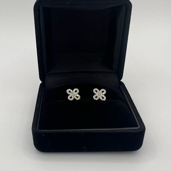 Flower Earrings with Natural Diamonds set in PT 900 - Picture 8 of 9